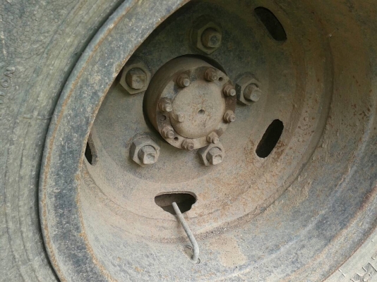 ขายรถบรรทุกน้ำมัน 6 ล้อ TOYOTA BU87 115 แรงม้า ถัง 6,000 ลิตร 3 ห้อง มิเตอร์พร้อม อุปกรณ์ครบทุกอย่าง ทะเบียนเต็มพร้อมโอนครับ