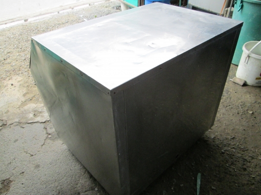 ถังน้ำแข็งหนานิวตัน  ถังใหญ่ความจุมากทีเดียว  สภาพแข็งแรง