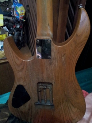 ขายกีต้าไฟฟ้า Yamaha เนื้อไม้แท้ชิ้นเดียว ลายไม้ สุดคลาสสิค เสียงดีมาก