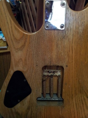 ขายกีต้าไฟฟ้า Yamaha เนื้อไม้แท้ชิ้นเดียว ลายไม้ สุดคลาสสิค เสียงดีมาก