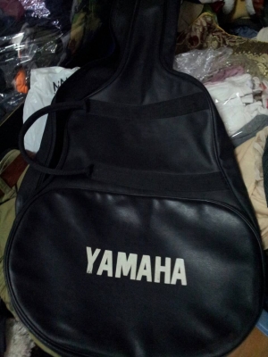 ขายกีต้าไฟฟ้า Yamaha เนื้อไม้แท้ชิ้นเดียว ลายไม้ สุดคลาสสิค เสียงดีมาก