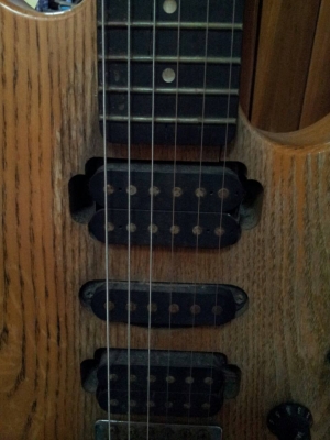 ขายกีต้าไฟฟ้า Yamaha เนื้อไม้แท้ชิ้นเดียว ลายไม้ สุดคลาสสิค เสียงดีมาก