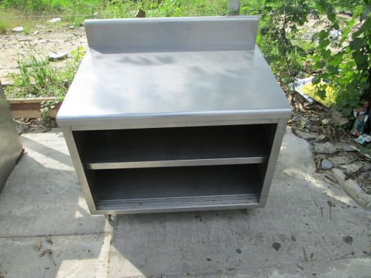 ตู้-โต๊ะ  อยู่ในร่างเดียวกัน  เก็บถ้วย จาน ซ้อนได้