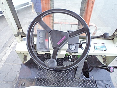 ขายรถยกนิสสัน 2 ตัน  (รุ่นใหม่-ทรงเล็ก) เครื่องเบนซิน (ใช้แก๊สอย่างเดียว)  กระบอกคู่ เสาสูง 3 เมตร   พวงมาลัยเพาเว่อร์  สีเดิมจากนอก นำเข้าจากญี่ปุ่น ใช้งานได้ทันที ราคา190000