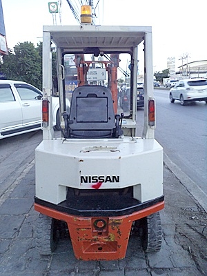 ขายรถยกนิสสัน 2 ตัน  (รุ่นใหม่-ทรงเล็ก) เครื่องเบนซิน (ใช้แก๊สอย่างเดียว)  กระบอกคู่ เสาสูง 3 เมตร   พวงมาลัยเพาเว่อร์  สีเดิมจากนอก นำเข้าจากญี่ปุ่น ใช้งานได้ทันที ราคา190000