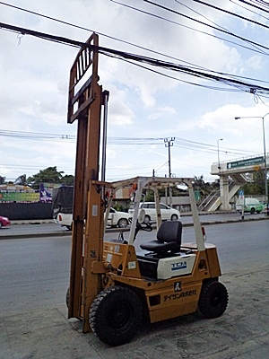 ขายรถยกTCM 2 ตัน  เครื่องดีเซลอีซูซุ  กระบอกคู่  เสาสูง 3 เมตร   ยางตันใหม่  พวงมาลัยเพาเว่อร์  สีเดิมจากนอก นำเข้าจากญี่ปุ่น ใช้งานได้ทันที ราคา 200000