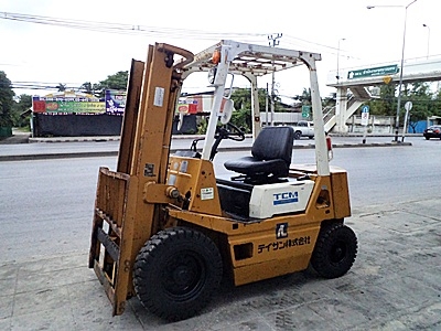 ขายรถยกTCM 2 ตัน  เครื่องดีเซลอีซูซุ  กระบอกคู่  เสาสูง 3 เมตร   ยางตันใหม่  พวงมาลัยเพาเว่อร์  สีเดิมจากนอก นำเข้าจากญี่ปุ่น ใช้งานได้ทันที ราคา 200000