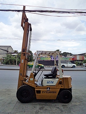 ขายรถยกTCM 2 ตัน  เครื่องดีเซลอีซูซุ  กระบอกคู่  เสาสูง 3 เมตร   ยางตันใหม่  พวงมาลัยเพาเว่อร์  สีเดิมจากนอก นำเข้าจากญี่ปุ่น ใช้งานได้ทันที ราคา 200000