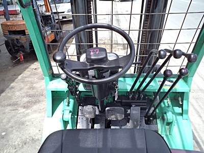 ขายรถยกมิตซูบิชิ 2 ตัน (รุ่นใหม่) เครื่องเบนซิน  กระบอกคู่ งาหมุน 360 องศา  เสาสูง 3 เมตร  พวงมาลัยเพาเว่อร์  สีเดิมจากนอก นำเข้าจากญี่ปุ่น ใช้งานได้ทันที ราคา210000