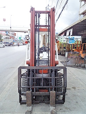 ขายรถยกนิสสัน 2 ตัน  เครื่องเบนซิน  กระบอกคู่ งาเทด้ำคุ่  เสาสูง 4 เมตร  ยางตันใหม่ พวงมาลัยเพาเว่อร์  สีเดิมจากนอก นำเข้าจากญี่ปุ่น ใช้งานได้ทันที ราคา220000