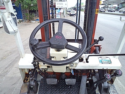 ขายรถยกนิสสัน 2 ตัน  เครื่องเบนซิน  กระบอกคู่ งาเทด้ำคุ่  เสาสูง 4 เมตร  ยางตันใหม่ พวงมาลัยเพาเว่อร์  สีเดิมจากนอก นำเข้าจากญี่ปุ่น ใช้งานได้ทันที ราคา220000