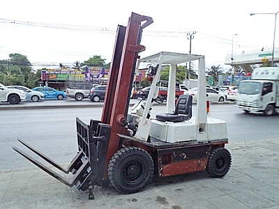 ขายรถยกนิสสัน 2 ตัน  เครื่องเบนซิน  กระบอกคู่ งาเทด้ำคุ่  เสาสูง 4 เมตร  ยางตันใหม่ พวงมาลัยเพาเว่อร์  สีเดิมจากนอก นำเข้าจากญี่ปุ่น ใช้งานได้ทันที ราคา220000