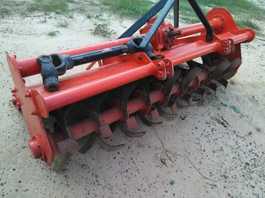 ขายด่วนโรตารี่พร้อมใช้งาน ขนาด 1.77 เมตร ใช้งานกับรุ่น 45 47 และM5000 ข้อปั่นใน 9 ข้อ ราคาขายที่ 25000 บาท ตราช้างของแท้