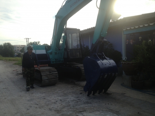 ขายKOMATSU PC 120-3 สภาพสวย พร้อมใช้งาน ลอลเลอร์ดีไม่มีเเตก ครบ7ลูก เอวดีไม่มีหลวม โช่บรูทดี เครื่องดีปั้มดี มีเเอร์เย็น ราคาต่อรองได้