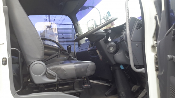 รถหกล้อบรรทุกตู้ ISUZU FTR 240 แรงม้า ซูเปอร์วาลูย์ ตู้ 10 บาน ยางสวย 6 เส้น