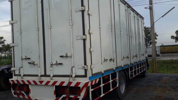 รถหกล้อบรรทุกตู้ ISUZU FTR 240 แรงม้า ซูเปอร์วาลูย์ ตู้ 10 บาน ยางสวย 6 เส้น รถหกล้อบรรทุกตู้ ISUZU FTR 240 แรงม้า ซูเปอร์วาลูย์ ตู้ 10 บาน ยางสวย 6 เส้น