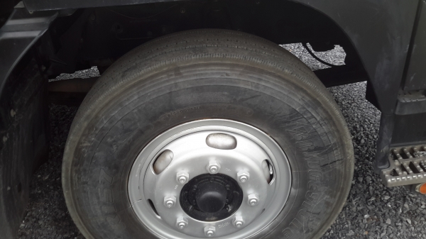 รถหกล้อบรรทุกตู้ ISUZU FTR 240 แรงม้า ซูเปอร์วาลูย์ ตู้ 10 บาน ยางสวย 6 เส้น