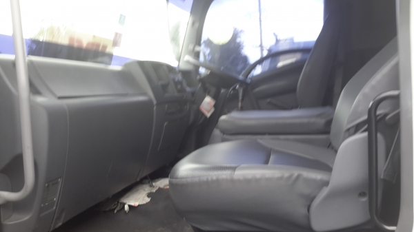 รถหกล้อบรรทุกตู้ ISUZU FTR 240 แรงม้า ซูเปอร์วาลูย์ ตู้ 10 บาน ยางสวย 6 เส้น