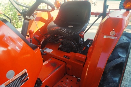 ขายรถไถ Kubota L 2808 (4WD) พร้อมดันหน้าคานบน รถพร้อมใช้งานครับ ขายรถไถ Kubota L 2808 (4WD) พร้อมดันหน้าคานบน รถพร้อมใช้งานครับ