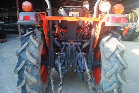 ขายรถไถ Kubota L 2808 (4WD) พร้อมดันหน้าคานบน รถพร้อมใช้งานครับ