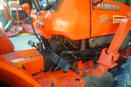 ขายรถไถ Kubota L 2808 (4WD) พร้อมดันหน้าคานบน รถพร้อมใช้งานครับ