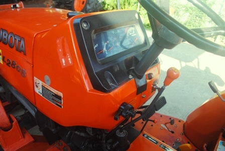 ขายรถไถ Kubota L 2808 (4WD) พร้อมดันหน้าคานบน รถพร้อมใช้งานครับ ขายรถไถ Kubota L 2808 (4WD) พร้อมดันหน้าคานบน รถพร้อมใช้งานครับ