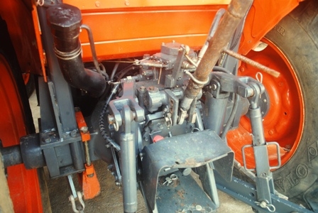 ขายรถไถ Kubota M7040 (4WD) พร้อมดันหน้า สีเดิม รถพร้อมใช้งานครับ