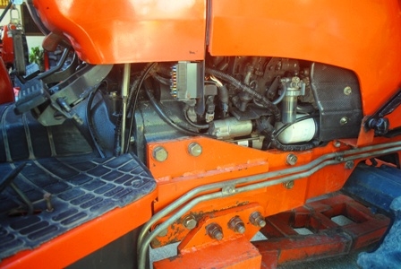ขายรถไถ Kubota M7040 (4WD) พร้อมดันหน้า สีเดิม รถพร้อมใช้งานครับ