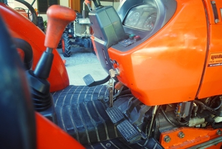 ขายรถไถ Kubota M7040 (4WD) พร้อมดันหน้า สีเดิม รถพร้อมใช้งานครับ
