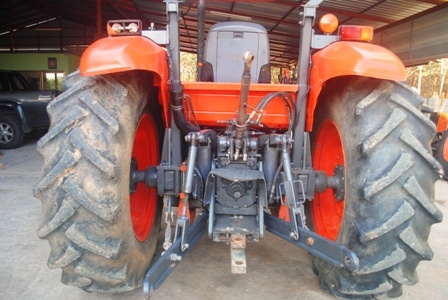 ขายรถไถ Kubota M7040 (4WD) พร้อมดันหน้า สีเดิม รถพร้อมใช้งานครับ