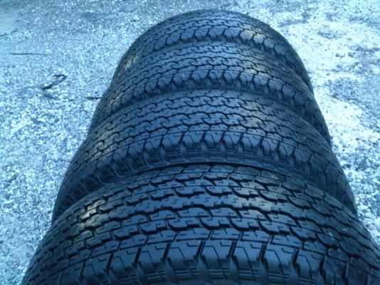 ขายแม็กพร้อมยางTOYOTA 6 รูขอบ15 ยาง255/70R15 ยางสัปดาห์ที่49ปี10 ดอกยางเต็มหนานิ่มไม่กินข้างสวยๆ จำนวน 1 ชุด พร้อมน๊อตแท้ 24 ตัว