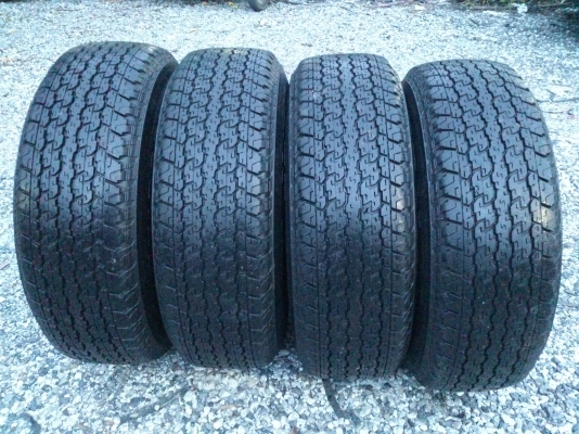 ขายแม็กพร้อมยางTOYOTA 6 รูขอบ15 ยาง255/70R15 ยางสัปดาห์ที่49ปี10 ดอกยางเต็มหนานิ่มไม่กินข้างสวยๆ จำนวน 1 ชุด พร้อมน๊อตแท้ 24 ตัว