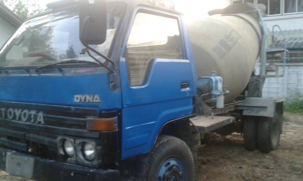 ขายรถบรรทุก 6 ล้อโม่ปูน TOYOTA 100 แรงม้า โม่ 2.5 คิว รถประกอบนอก ราคา 450000
