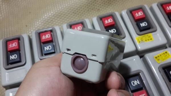 สวิทส์ On-Off   3เฟส หรื่อ เฟสเดี่ยว ก็ไดครับ  มีเข้ามา16 ครับ