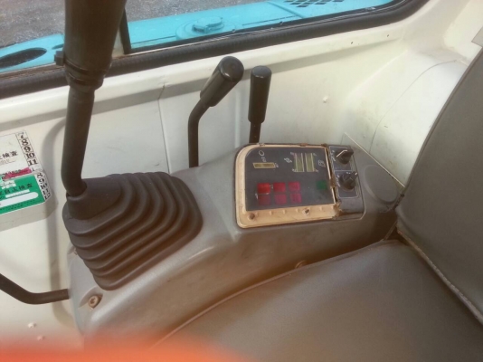 PC30-7เก๋งตู้..แอร์เย็นS/N 19348 รถสวย เต็ม พร้อมใช้ มีลายเจาะ..กระแทก ไฟฟ้าครบ ทำงาน 9พันกว่า ชม.