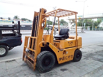 ขายรถยกTCM 2.5 ตัน  เครื่องเบนซิน  เสาสูง 3 เมตร พวงมาลัยเพาเว่อร์  สีเดิมจากนอก นำเข้าจากญี่ปุ่น ใช้งานได้ทันที ราคา160000