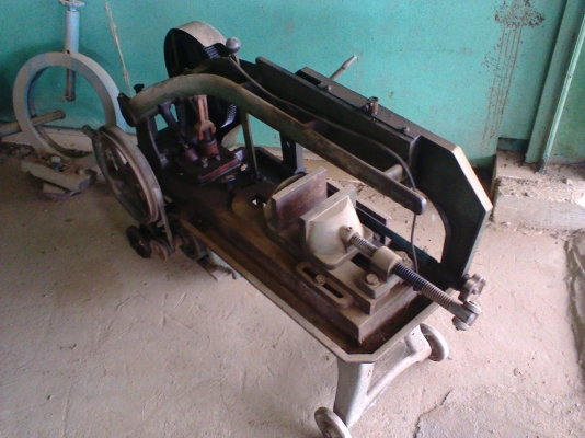 แท่นเลื่อยฮีโร่