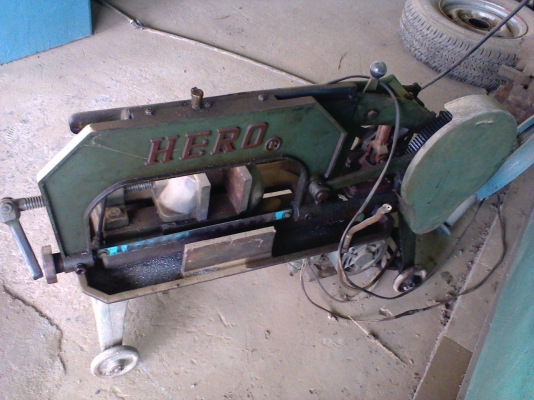 แท่นเลื่อยฮีโร่