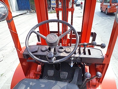 ขายรถยกโตโยต้า 2.5 ตัน เครื่องเบนซิน  งาเทด้ำ เสาสูง 3 เมตร ล้อหน้าคู่   พวงมาลัยเพาเว่อร์  นำเข้าจากญี่ปุ่น ใช้งานได้ทันที ราคา180000