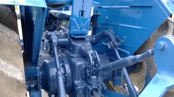 ต้องการขายรถไถ ฟอร์ด 6610 สองเพลาเสื้อลาย แบตใหม่ เครื่องดี เกียร์ดี ไฮดอร์ลิค์สมบูรณ์