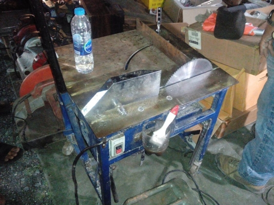 ขายเเท่นตัดอลูมิเนียม สันติจงเจริญการช่าง 10 นิ้ว พร้อมมอเตอร์ HITACHI เดิมๆ