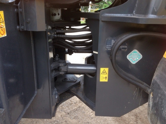 รถตัก Komatsu WA 320-5 สวยมาก สภาพ 90\% ไม่มีที่ติ รถใช้น้อย 3,000 กว่าชั่โมง นำเข้า ไม่ผ่านการใช้ในไทย