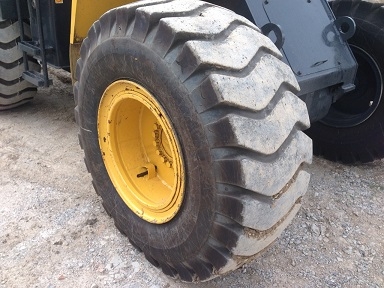 รถตัก Komatsu WA 320-5 สวยมาก สภาพ 90\% ไม่มีที่ติ รถใช้น้อย 3,000 กว่าชั่โมง นำเข้า ไม่ผ่านการใช้ในไทย