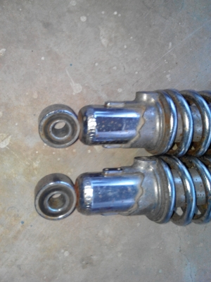 ขายโช๊ค xj 400 cc สปริงสภาพใช้ได้ ใส่บิ๊กไบค์ ต้องการโช๊ค ซือโช๊คราคาถูก 700  บาท