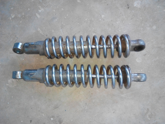 ขายโช๊ค xj 400 cc สปริงสภาพใช้ได้ ใส่บิ๊กไบค์ ต้องการโช๊ค ซือโช๊คราคาถูก 700  บาท