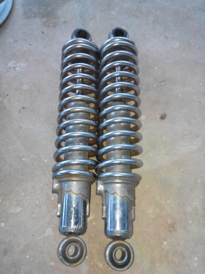 ขายโช๊ค xj 400 cc สปริงสภาพใช้ได้ ใส่บิ๊กไบค์ ต้องการโช๊ค ซือโช๊คราคาถูก 700  บาท