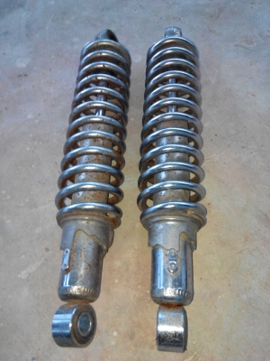ขายโช๊ค xj 400 cc สปริงสภาพใช้ได้ ใส่บิ๊กไบค์ ต้องการโช๊ค ซือโช๊คราคาถูก 700  บาท