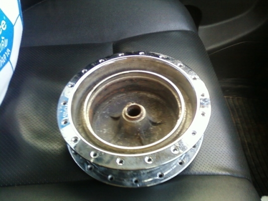 ขายดุมหลัง ออโต้เมติก yamaha honda ชุบโครเมียม ราคา 300 บาท