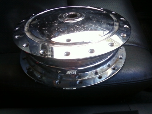 ขายดุมหลัง ออโต้เมติก yamaha honda ชุบโครเมียม ราคา 300 บาท