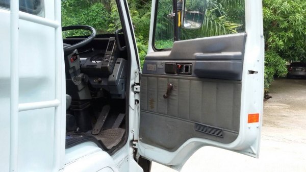 #ขายรถหกล้อ ISUZU ROCKY 175  เครื่อง 6BG1 175 แรงม้า